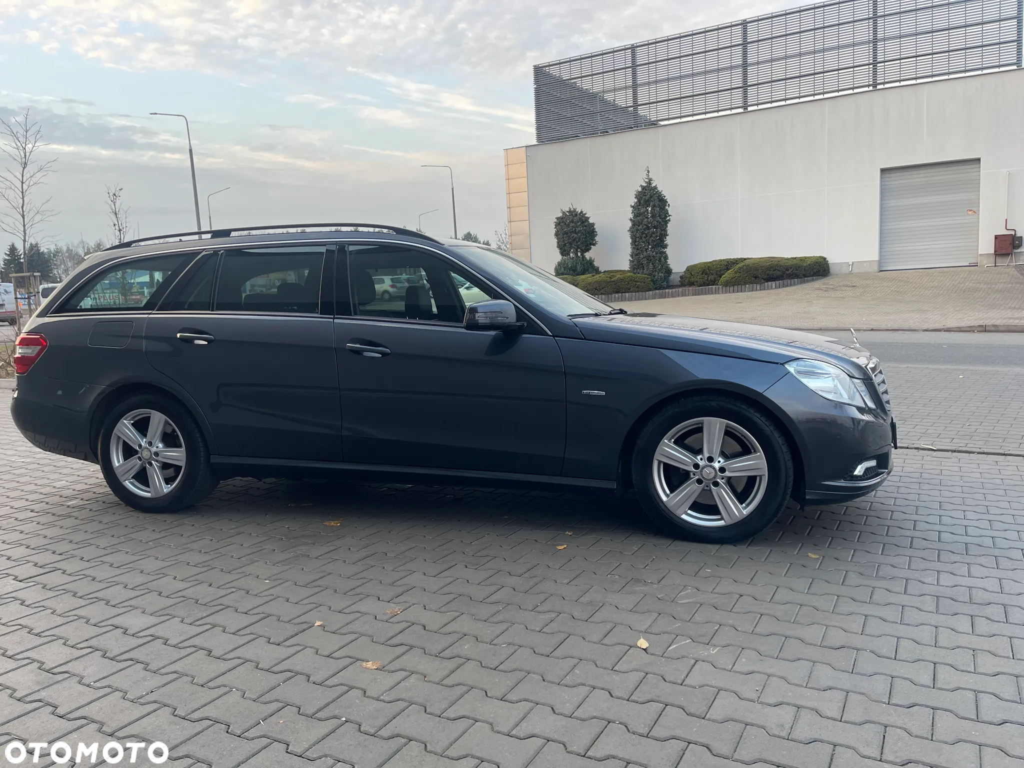 Mercedes-Benz Klasa E 300 T CDI DPF BlueEFFICIENCY 7G-TRONIC Avantgarde - 12