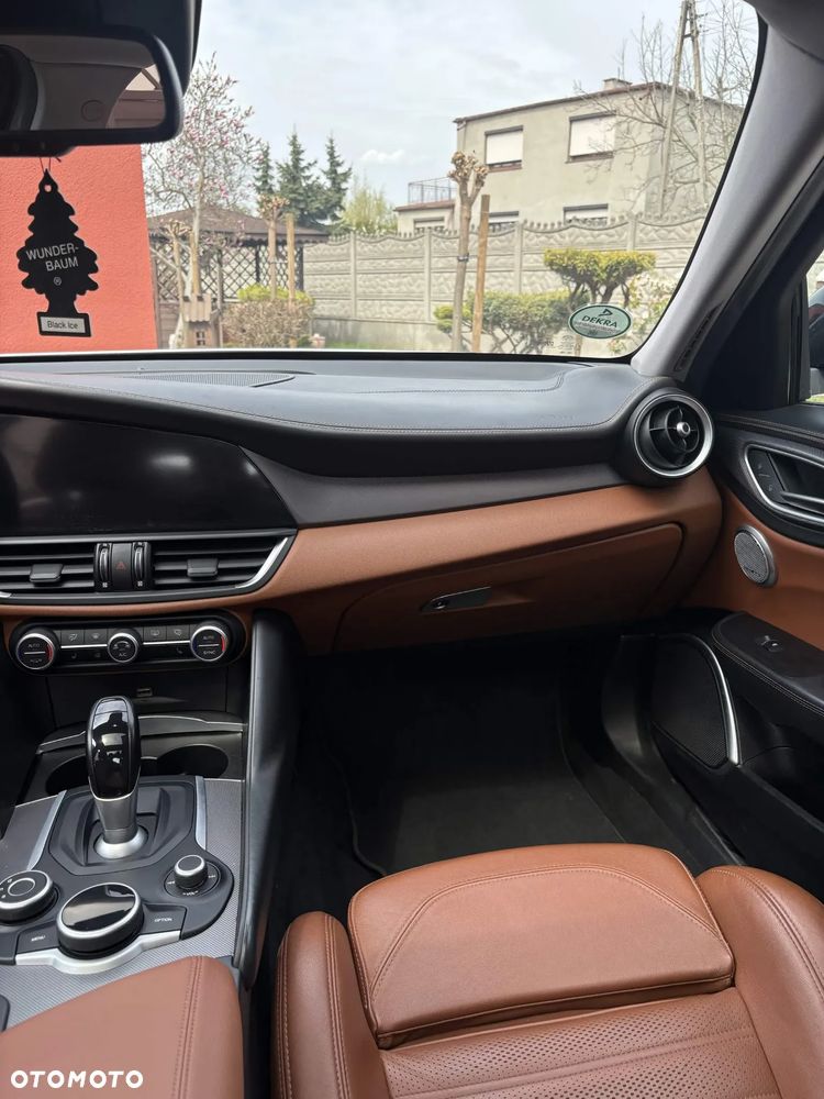 Alfa Romeo Giulia 2.0 Turbo 16V AT8-Q4 Veloce Ti - 9