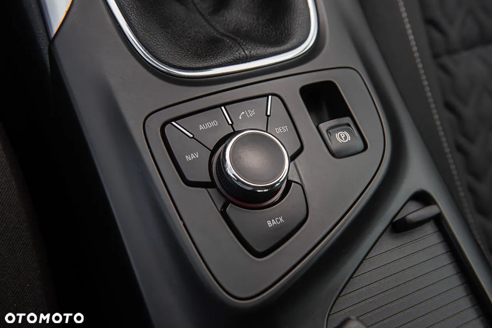 Opel Insignia - 25