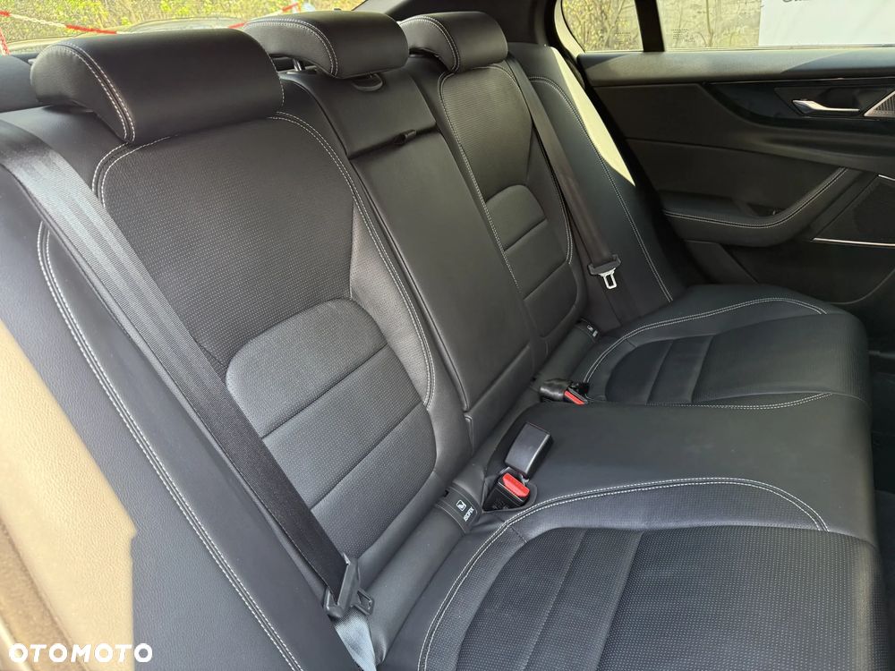 Jaguar XE 2.0 D200 mHEV R-Dynamic Black - 17