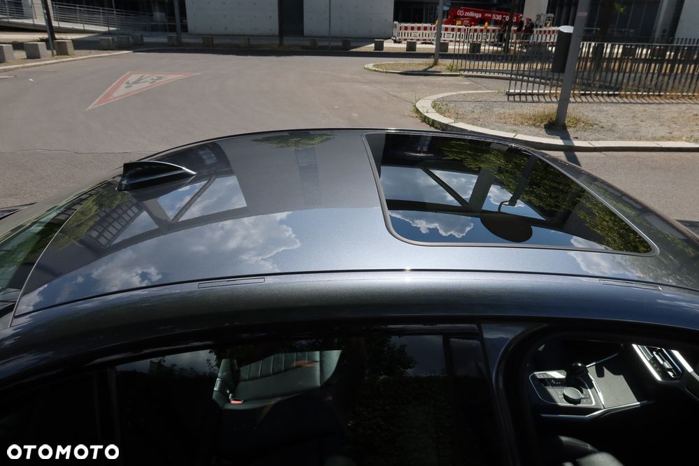 BMW Seria 3 320e M Sport sport - 11