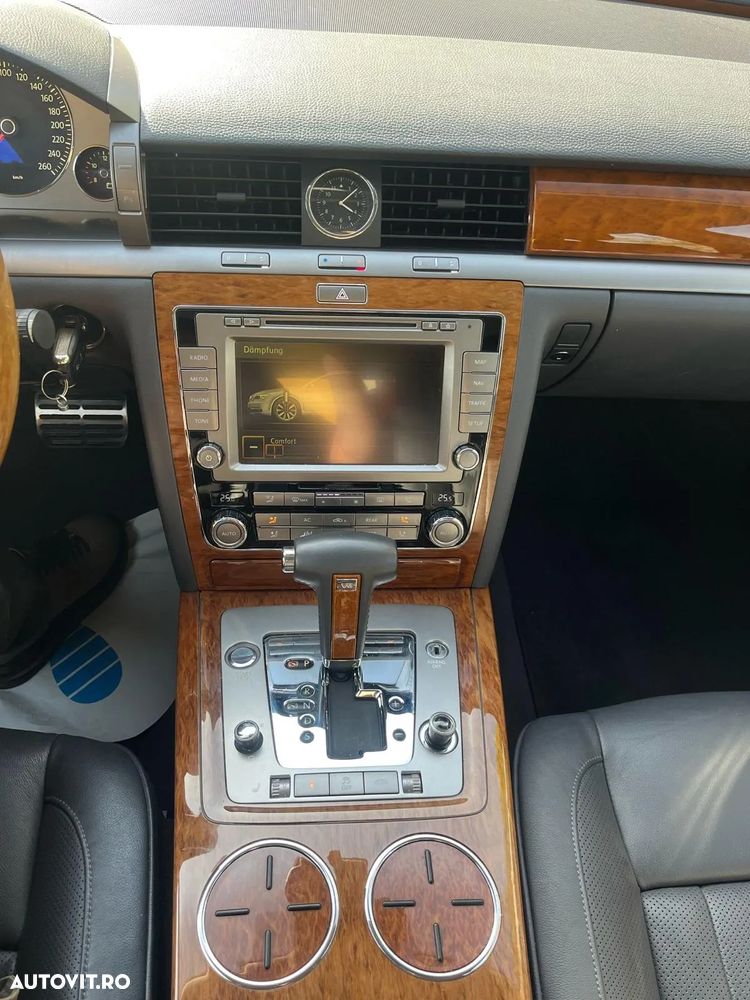Volkswagen Phaeton - 12