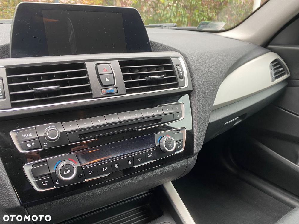 BMW Seria 1 120i Sport Line - 15
