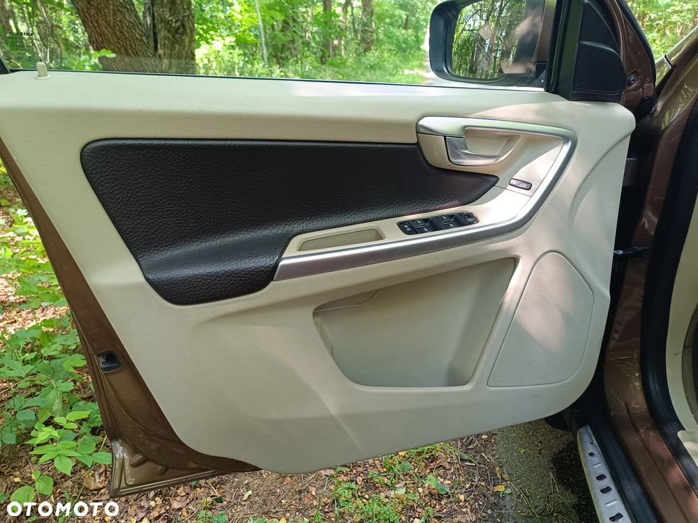 Volvo XC 60 DRIVe R Design - 28