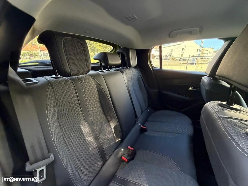 Peugeot 208 1.2 PureTech Allure - 40