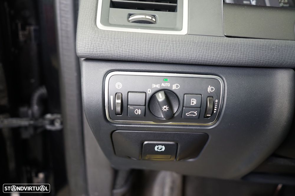 Volvo XC 60 2.0 D3 Momentum Geartronic - 27