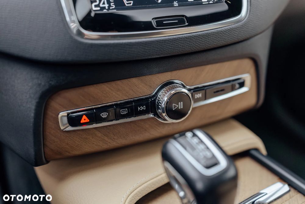 Volvo XC 90 T6 AWD Momentum - 24