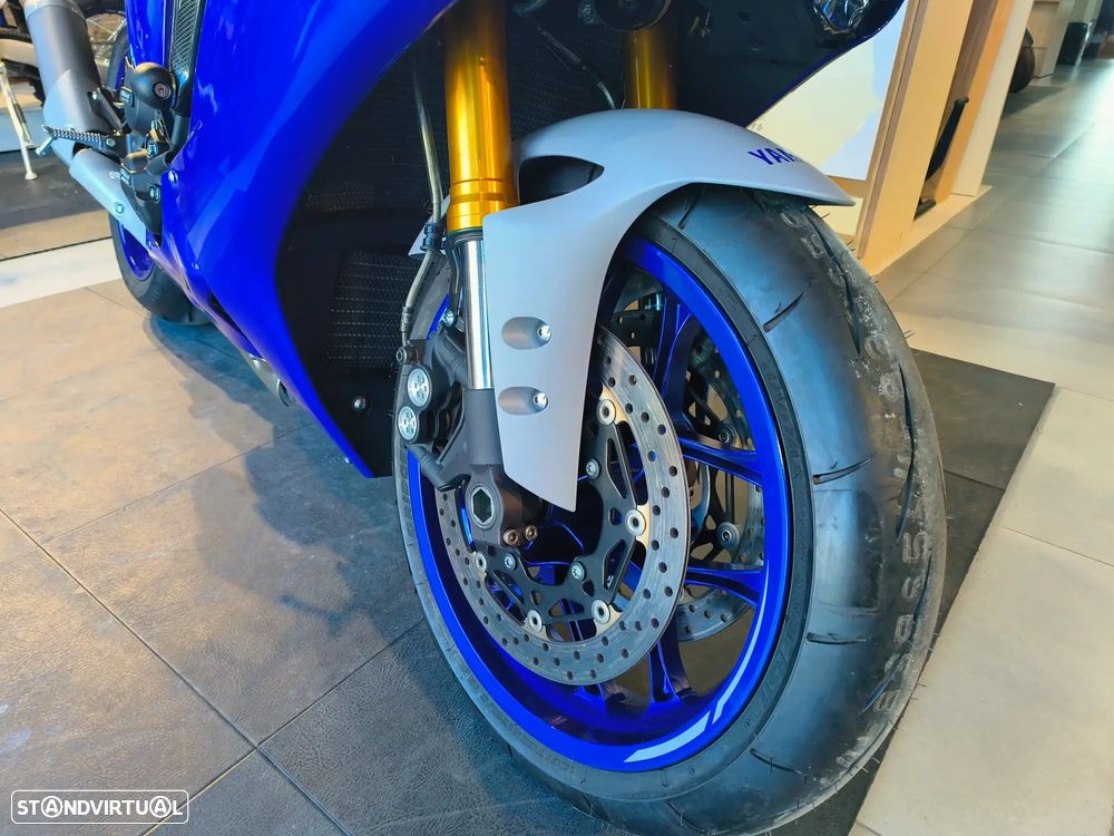 Yamaha YZF R1 - 3