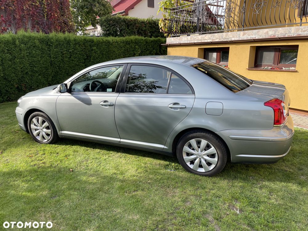 Toyota Avensis 2.0 D-4D Luna - 2