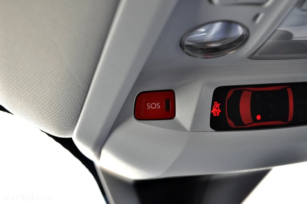 Peugeot 3008 1.2 PureTech Allure S&S EAT8 - 39