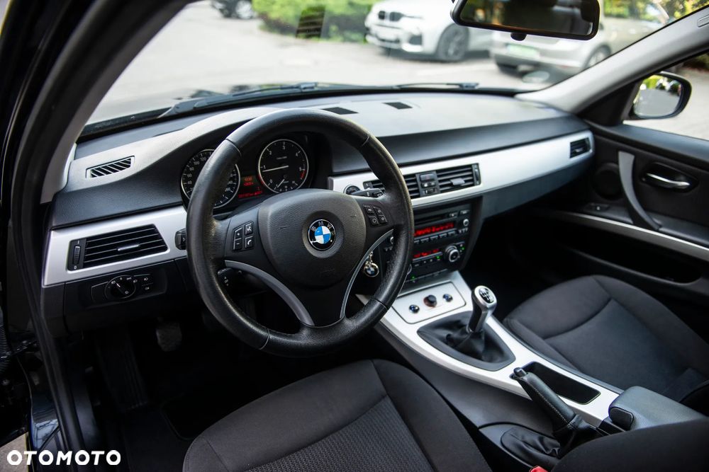 BMW Seria 3 320d - 16