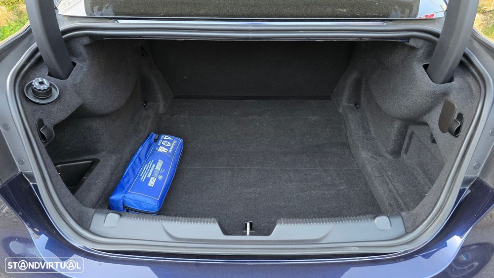 Jaguar XE 2.0 D R-Sport - 48