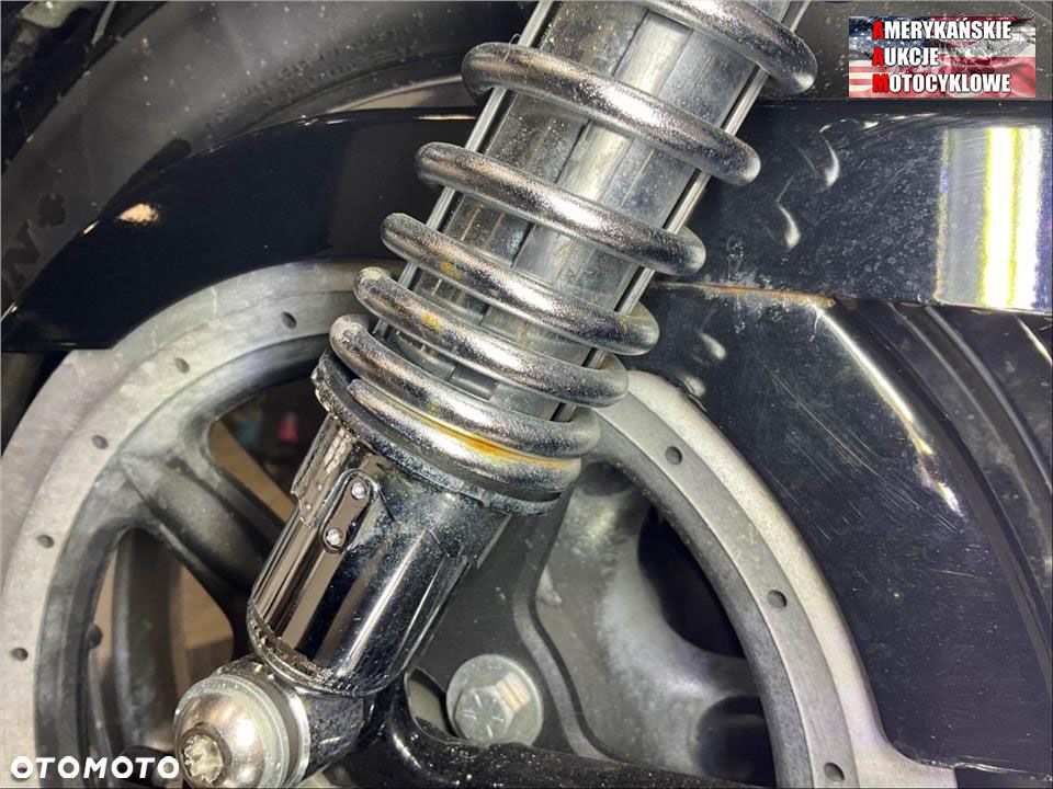 Harley-Davidson Sportster Custom 1200C - 12