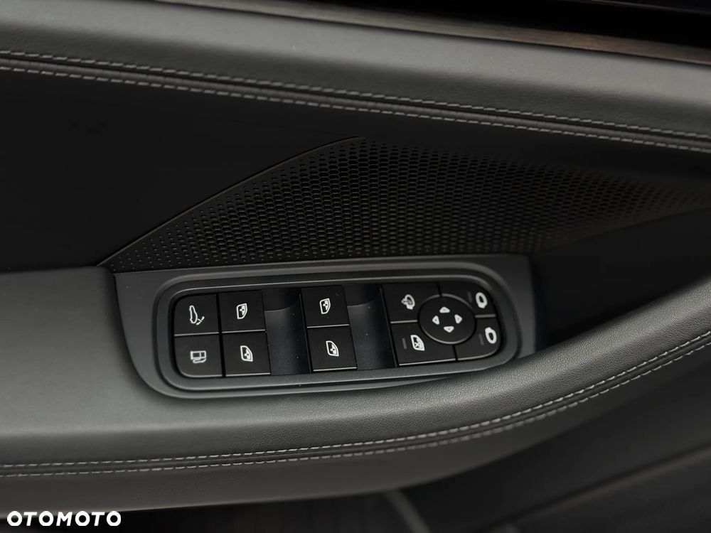 Porsche Panamera 4 E-Hybrid PHEV - 25