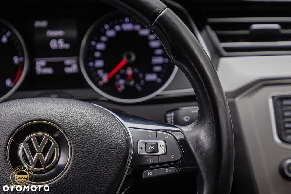 Volkswagen Passat 2.0 TDI BMT Comfortline - 23