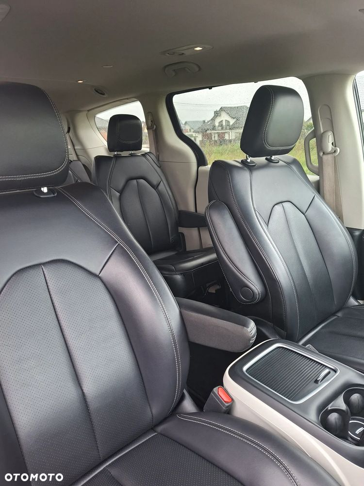 Chrysler Pacifica - 11