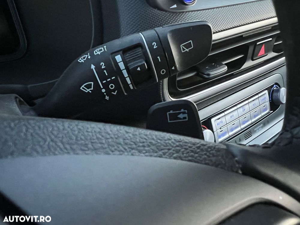 Hyundai KONA Select - 27