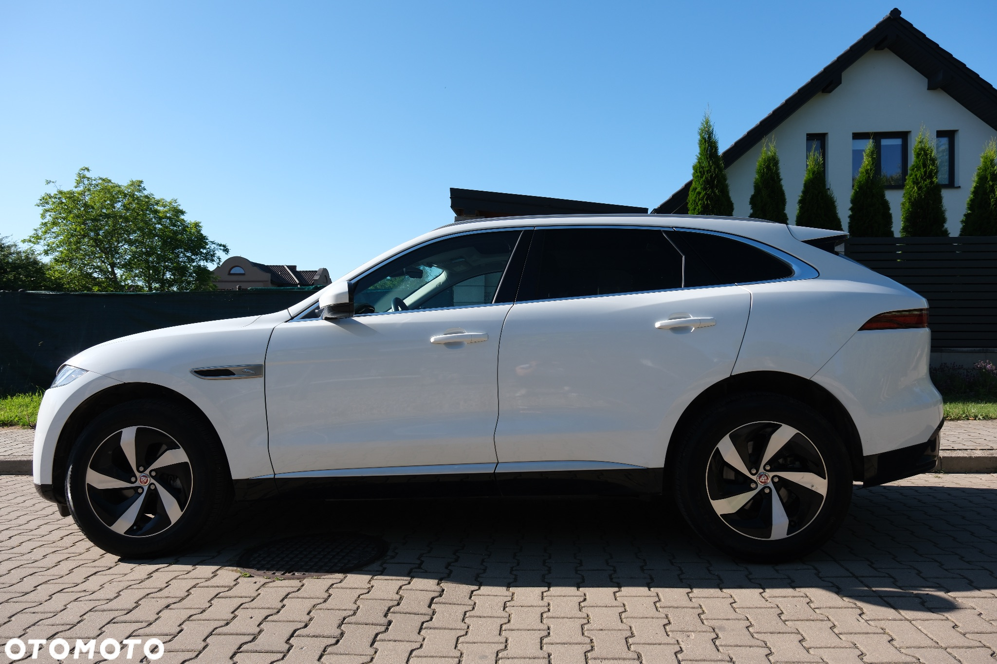 Jaguar F-Pace P250 AWD R-Dynamic SE - 10