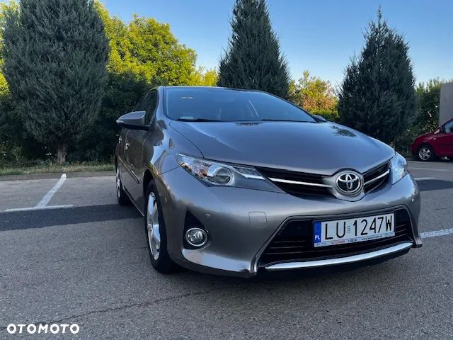 Toyota Auris 1.6 Premium Comfort - 2