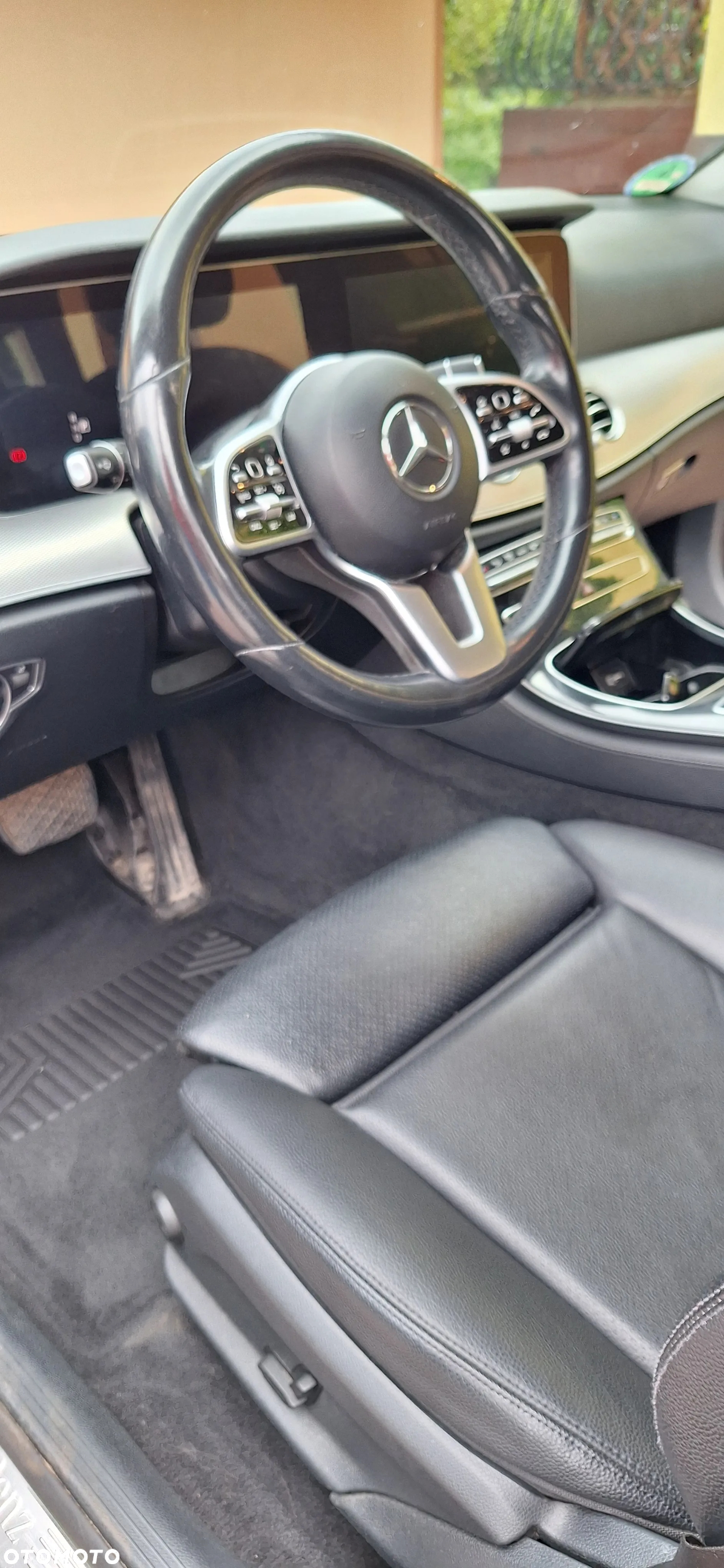 Mercedes-Benz Klasa E 220 d 4Matic T 9G-TRONIC - 28