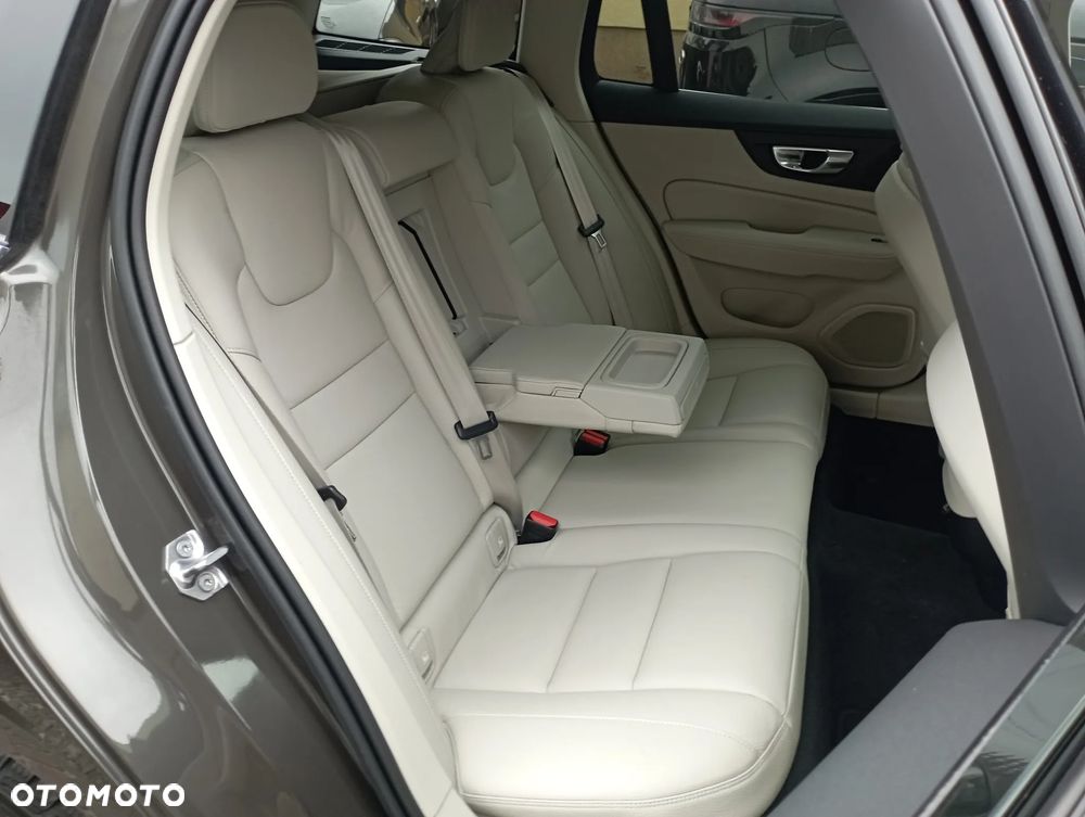 Volvo V60 D4 Momentum Pro - 10