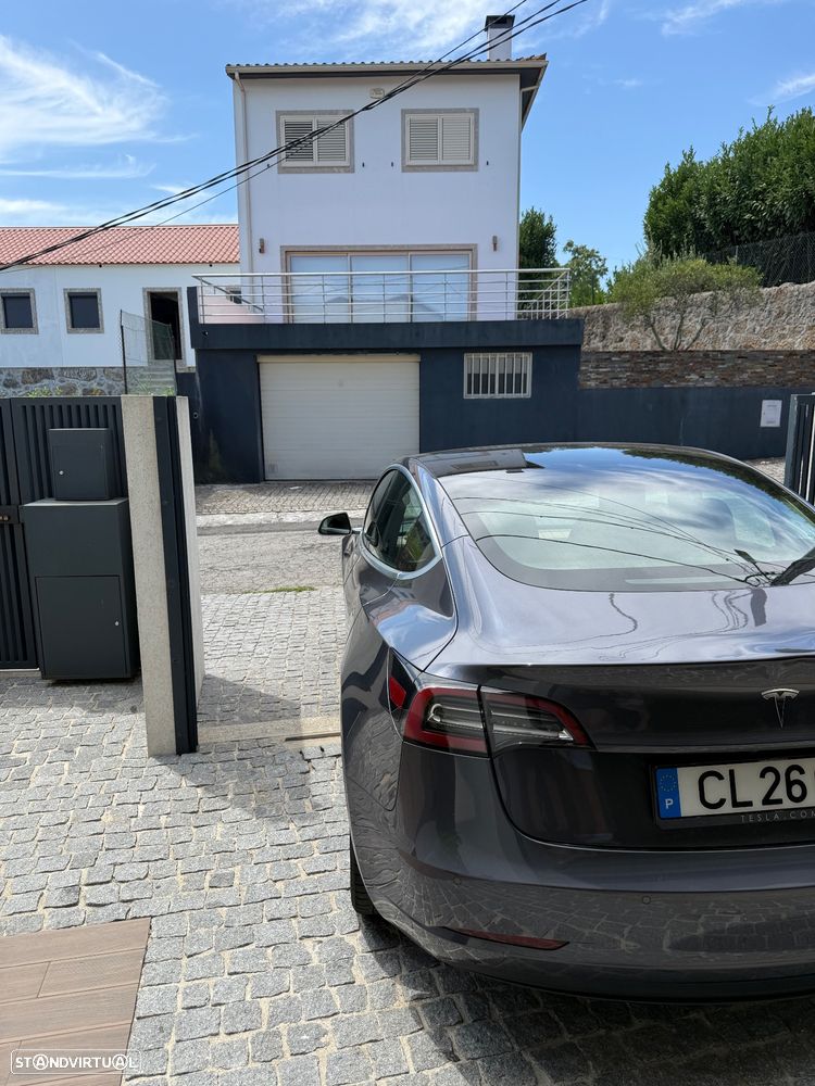 Tesla Model 3 Standard Range Plus RWD — fotografia 8