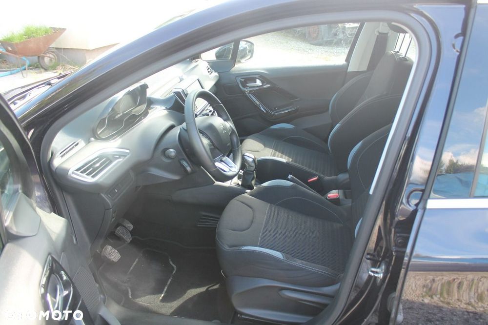 Peugeot 208 - 9