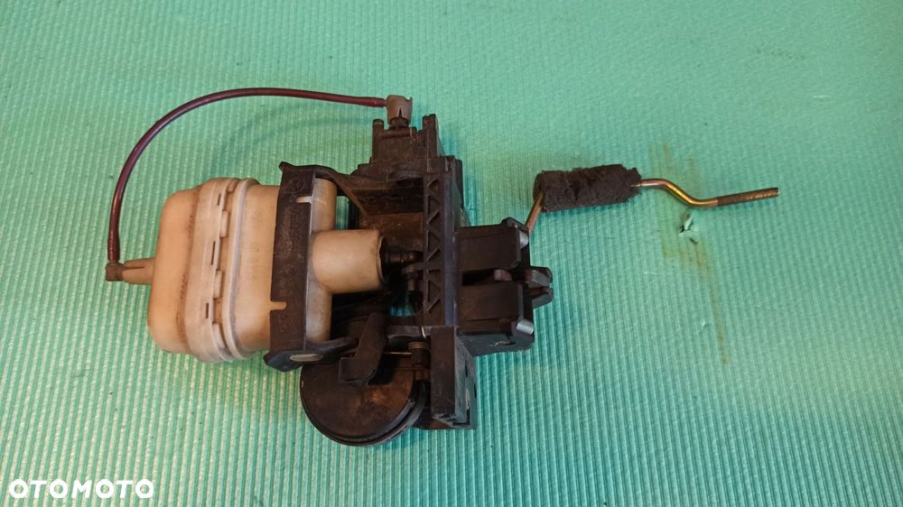 zamek siłownik klapy mercedes sl r230 2307500085 - 1