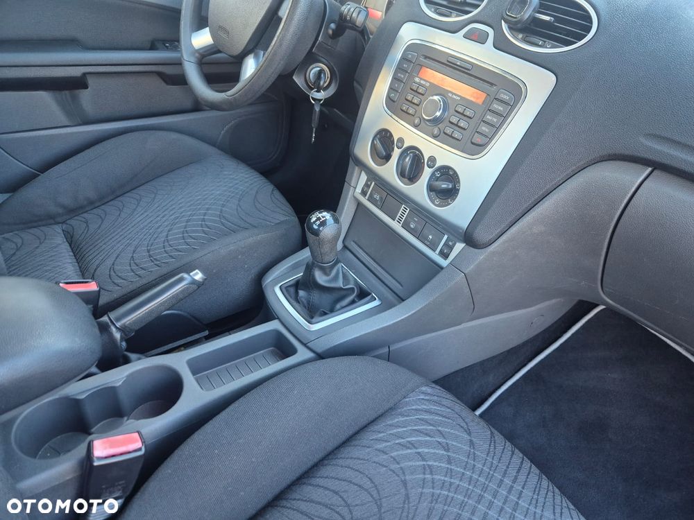 Ford Focus 1.6 Ambiente - 21