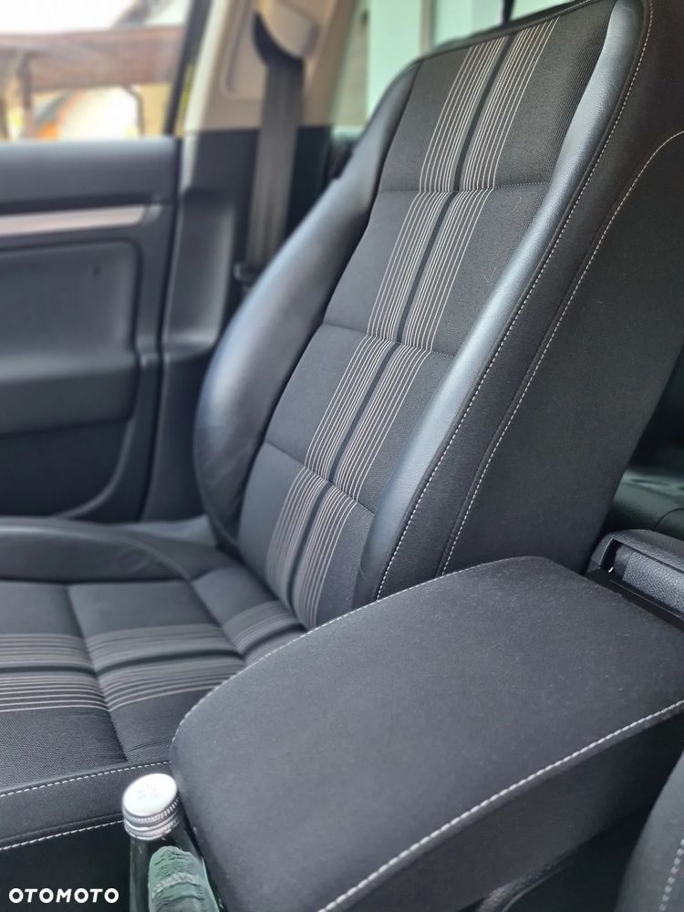 Volkswagen Golf 2.0 TDI DPF BlueMotion Technology MATCH - 28