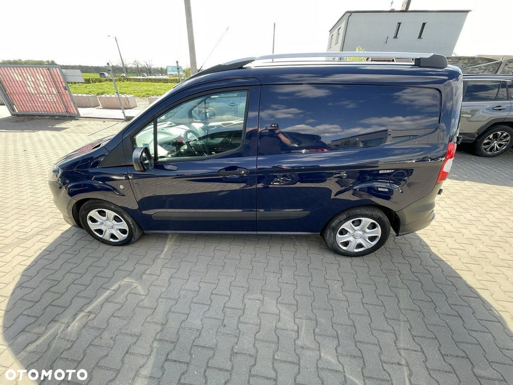 Ford Transit Courier - 4