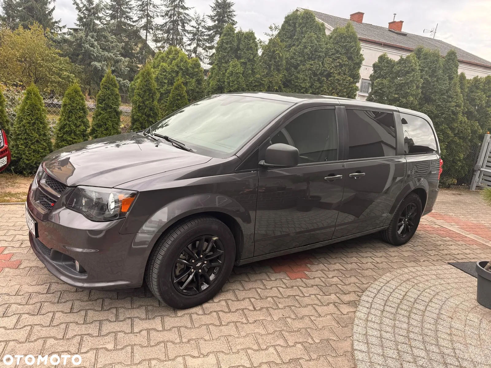 Dodge Grand Caravan - 2