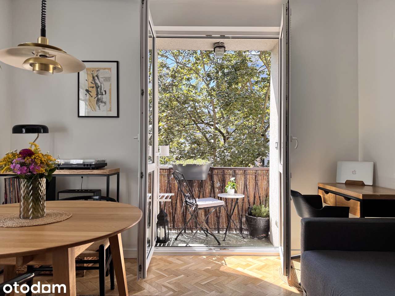 2 pokoje na Ochocie – 56 m², balkon, zieleń za oknem | bez prowizji