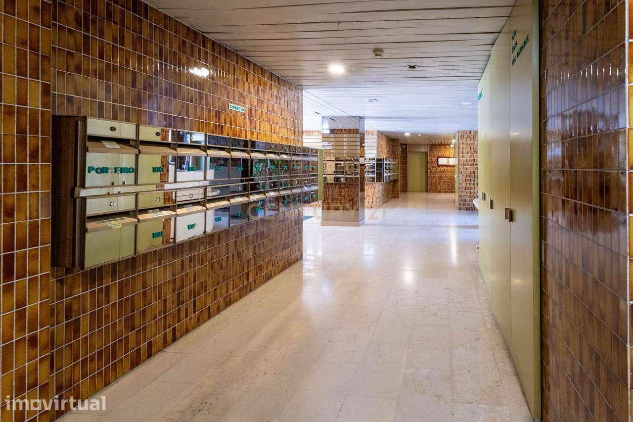 T2 Totalmente remodelado no Campo Grande com lugar de garagem - Grande imagem: 4/31