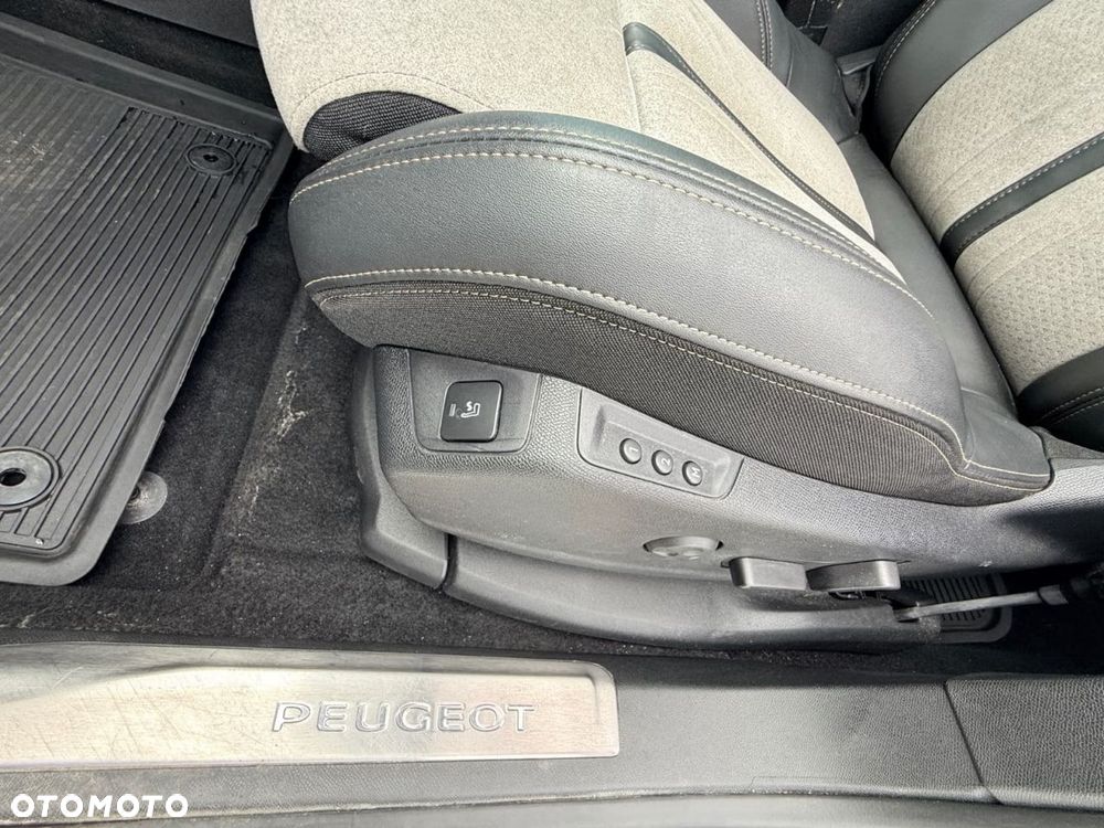 Peugeot 3008 1.6 PureTech HYbrid4 GT S&S EAT8 - 16