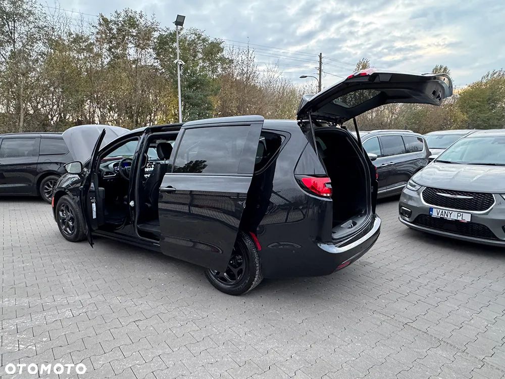 Chrysler Pacifica - 16