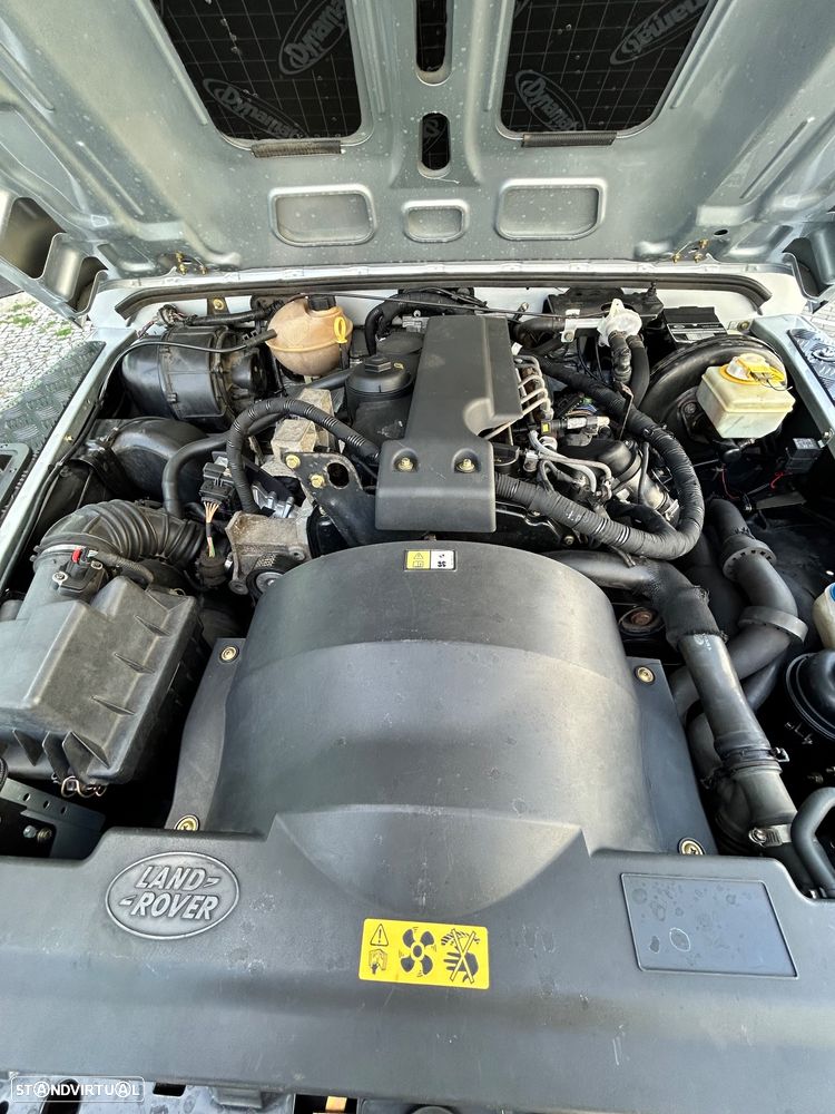 Land Rover Defender 90 2.4 CRD S - 46