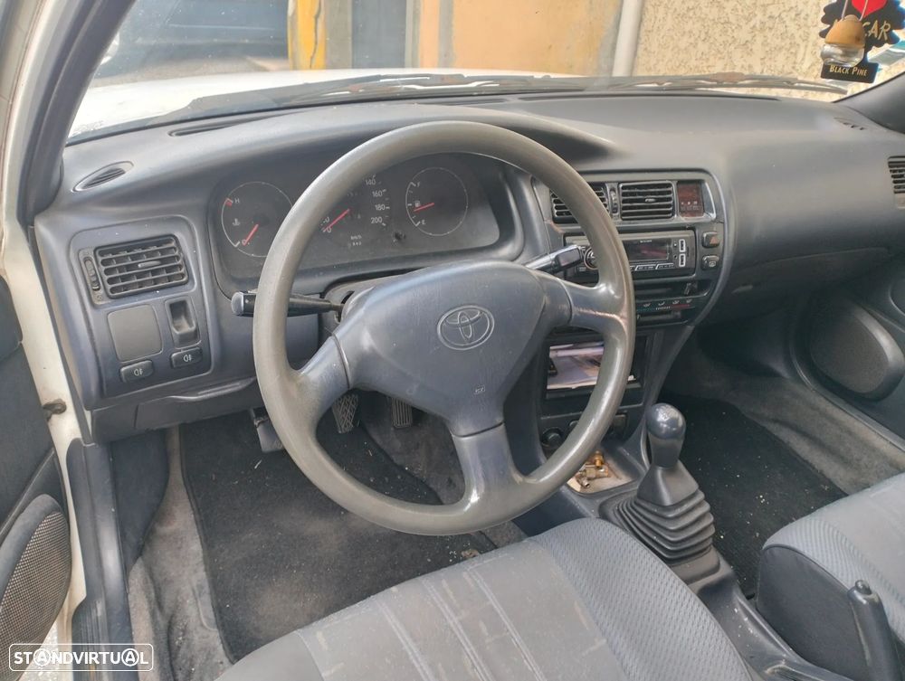 Toyota Corolla - 4