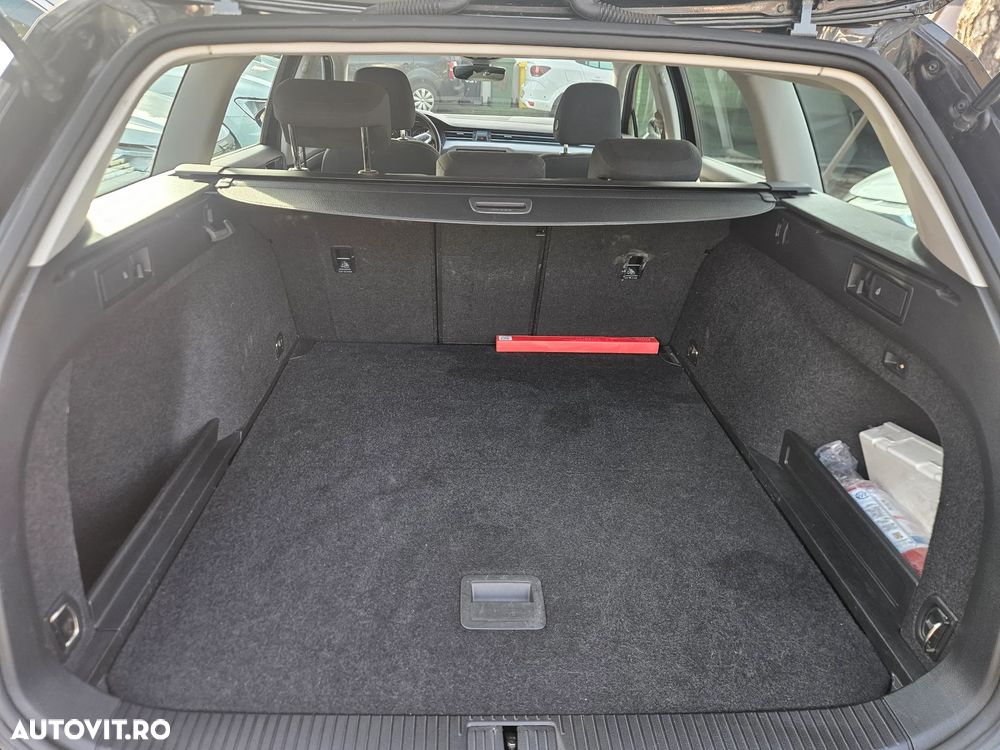 Volkswagen Passat Variant 2.0 TDI SCR Advance - 18
