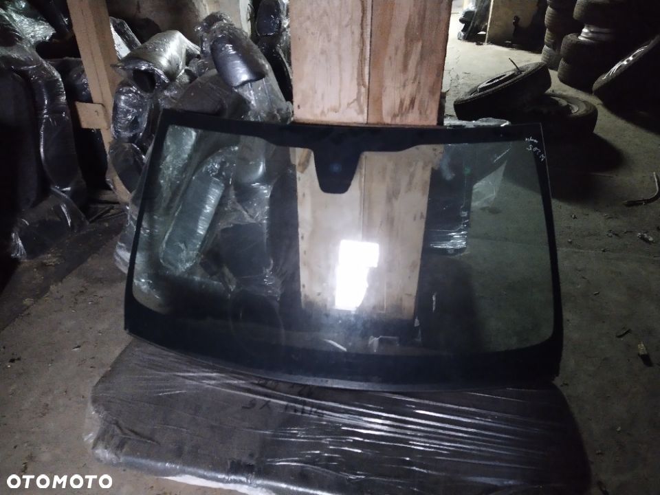 Szyba przednia Mercedes w205 sedan