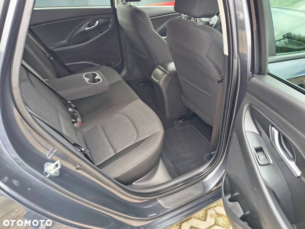 Hyundai i30 1.5 T-GDI 48V-Hybrid DCT EDITION 30 - 18