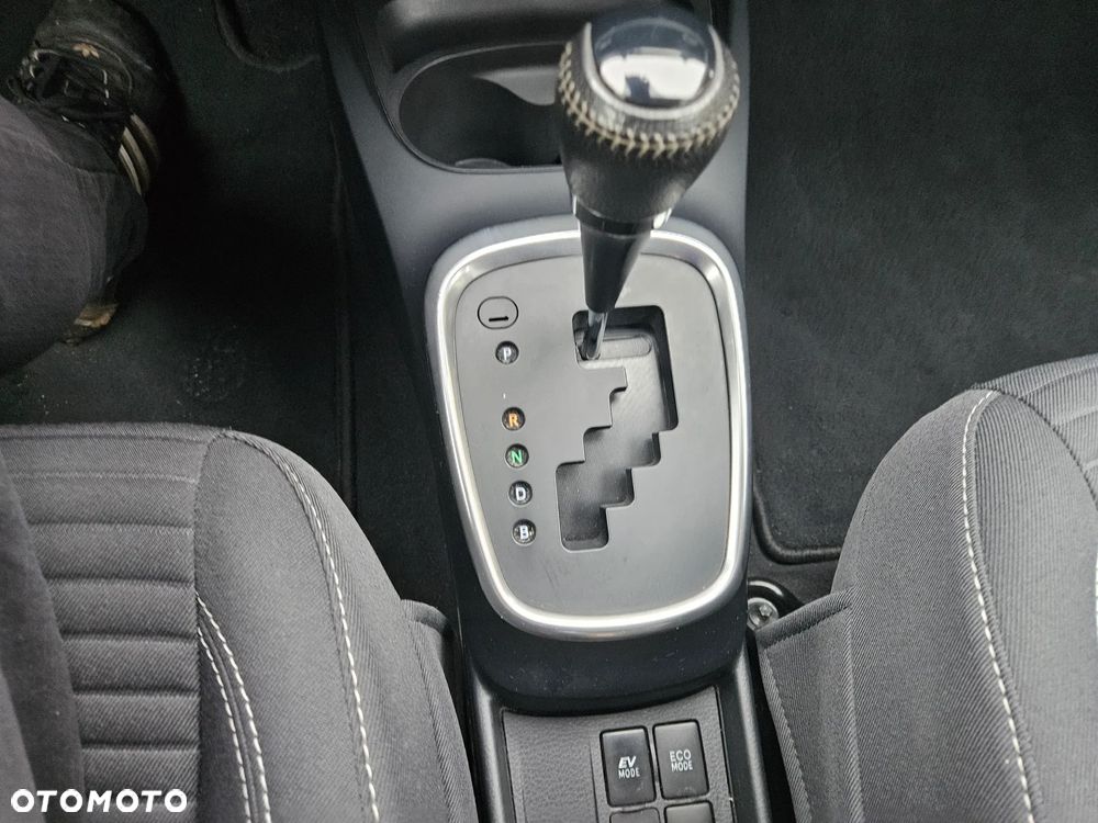 Toyota Yaris Hybrid 100 Selection - 21