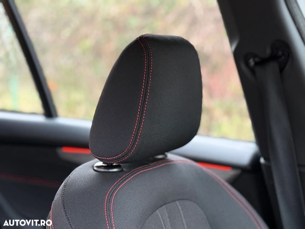 BMW Seria 2 218d - 17