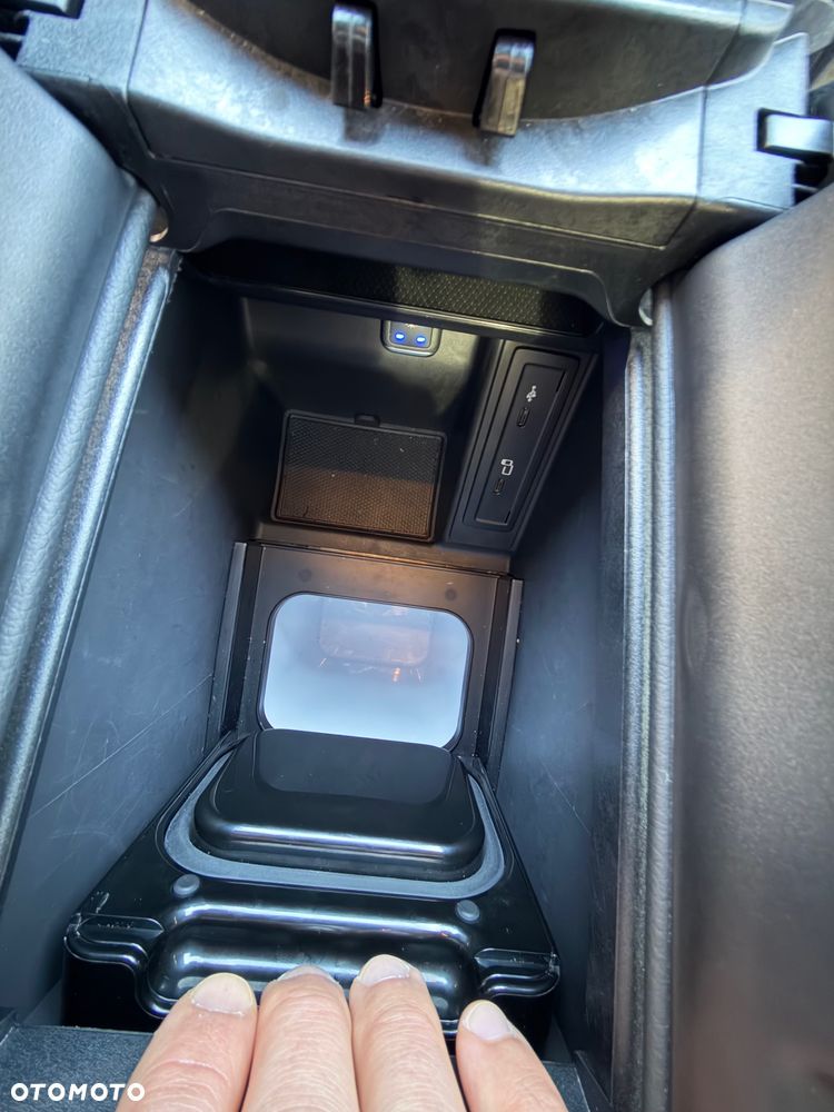 Mercedes-Benz Klasa V - 12