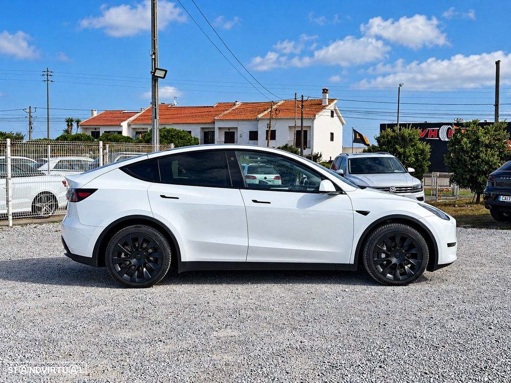 Tesla Model Y - 4