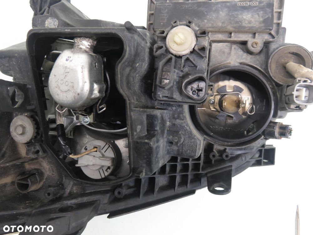 LAMPA PRAWA PRZEDNIA TOYOTA AVENSIS II T25 XENON - 9