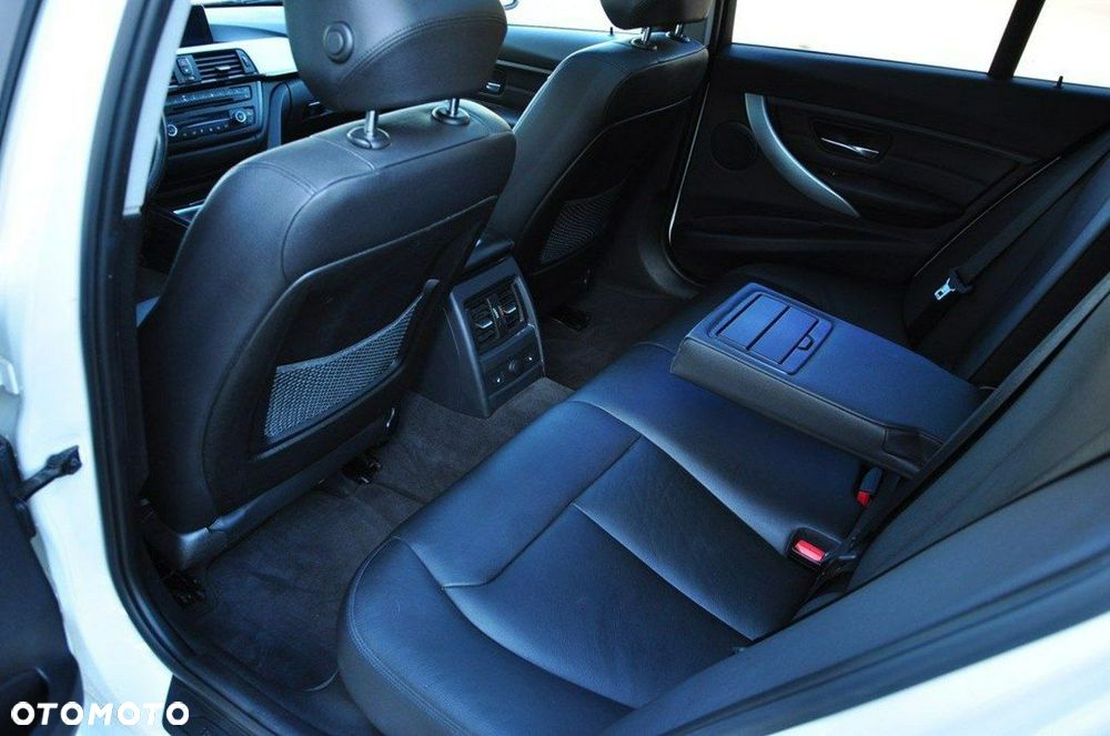 BMW Seria 3 330d xDrive Blue Performance Luxury Line - 24