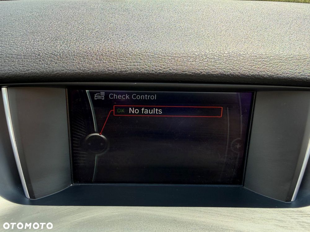 BMW X1 sDrive18d xLine - 28