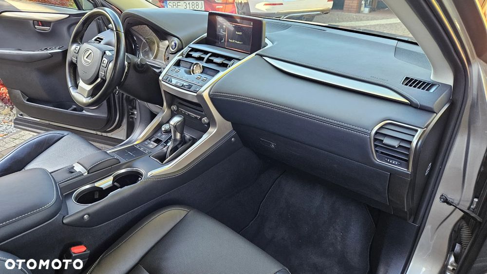 Lexus NX 300h Prestige AWD - 33