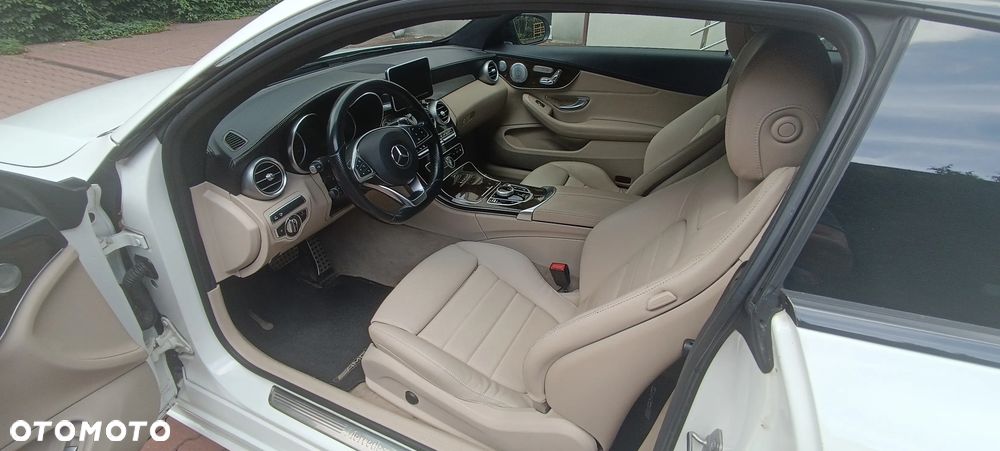 Mercedes-Benz Klasa C 300 9G-TRONIC - 18